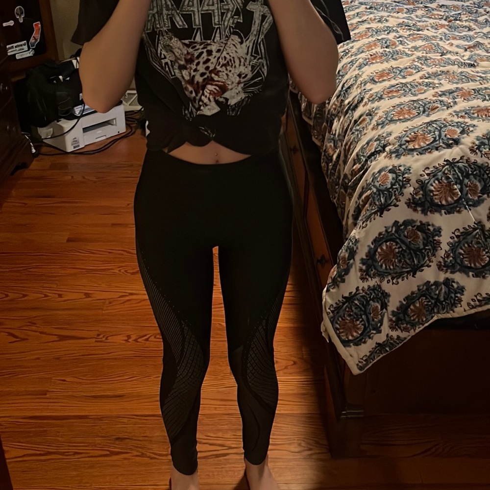 Lululemon leggings size 0. Only worn twice. Will negotiate!